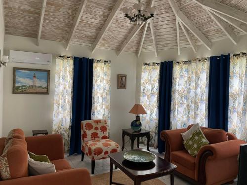 rr_villa_living_3_barbados